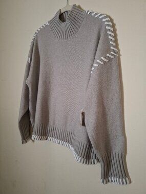BNWT Black Tape Gray Long Sleeved Sweater Size Medium